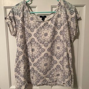 Gap White with Navy Blue Paisley Pattern T Shirt